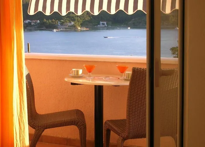 Apartment With Parking Space Supetarska Draga - Gornja, Rab - 13645 Rab Town