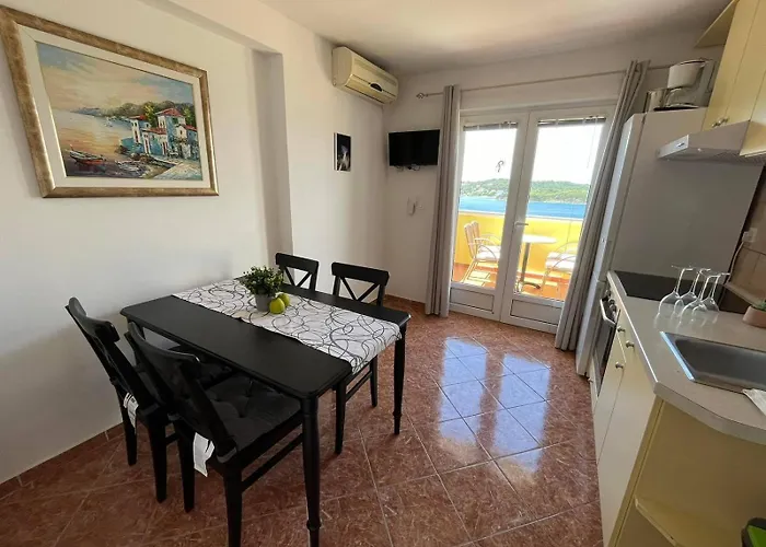 With Parking Space Supetarska Draga - Gornja, Rab - 13645 Apartment Rab Town