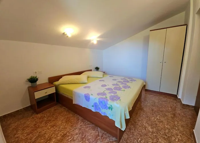 With Parking Space Supetarska Draga - Gornja, Rab - 13645 Apartment Rab Town