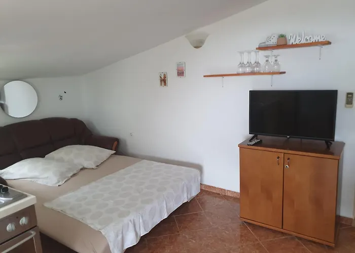 Apartment With Parking Space Supetarska Draga - Gornja, Rab - 13645