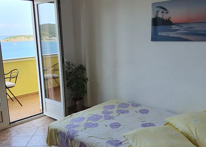 Apartment With Parking Space Supetarska Draga - Gornja, Rab - 13645