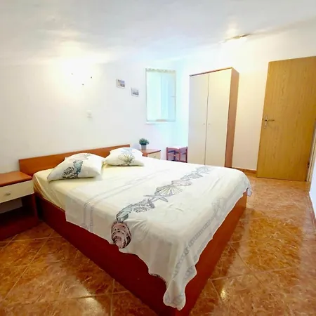 Appartamento With Parking Space Supetarska Draga - Gornja, Rab - 13645